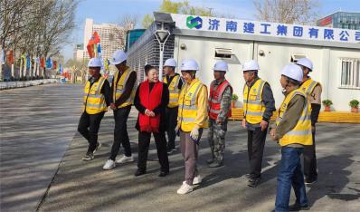 陈雪萍代表到集团总部和项目一线宣讲全国“两会”心灵